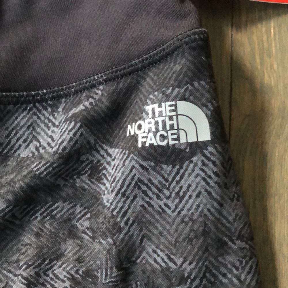 The North Face NWT capri leggings🧘‍♀️🧗‍♀️❤️🔥🍂 - Picture 4 of 12